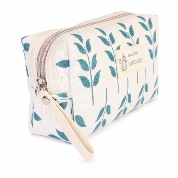 Riah Fashion Cosmetic Bag - Picture 2 of 3